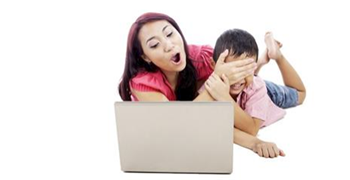 Wie man unpassende Webseiten auf dem Handy eines Kindes blockiert