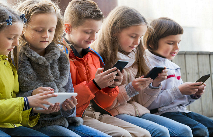 Como verificar o uso de aplicativos no celular dos meus filhos?