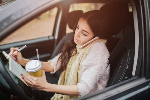 teaching your teens to drive - Handle Distraction