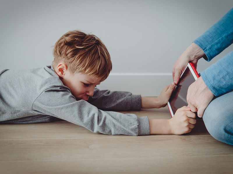 create tech free zones to manage screen time for kids