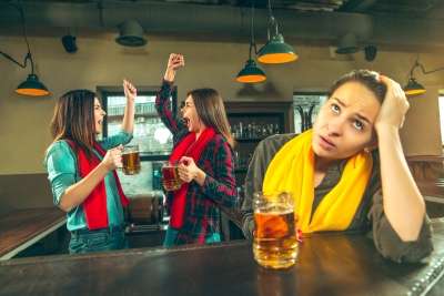  women drinking alcohol