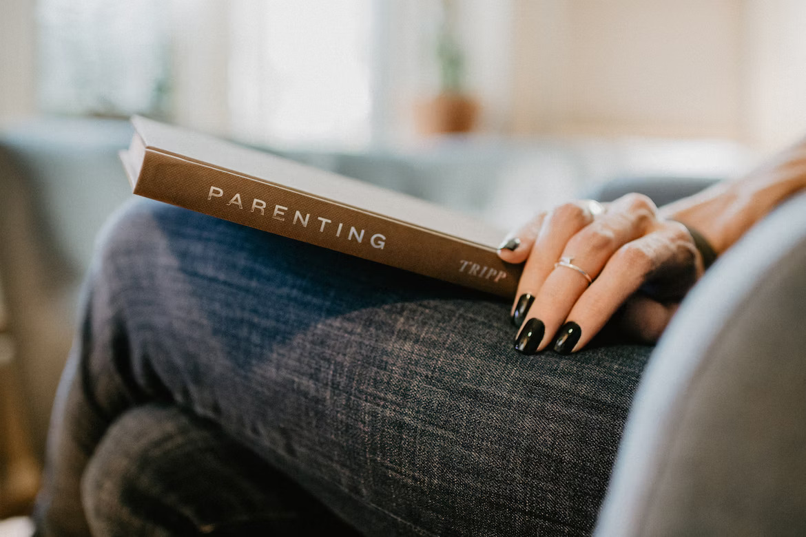 lire un livre sur I'éducation des enfants