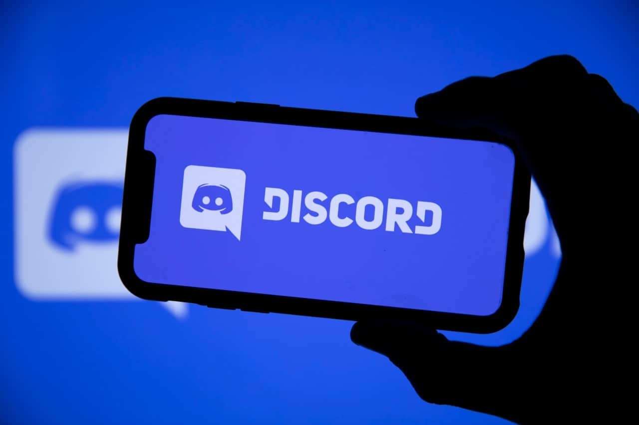 discord icon on mobile phone