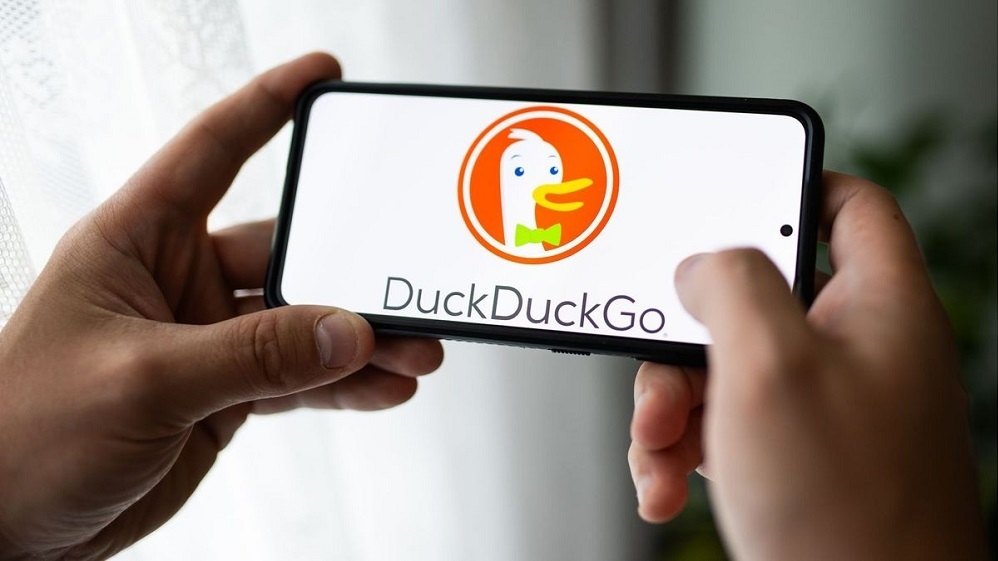 user opening duckduckgo browser on smartphone